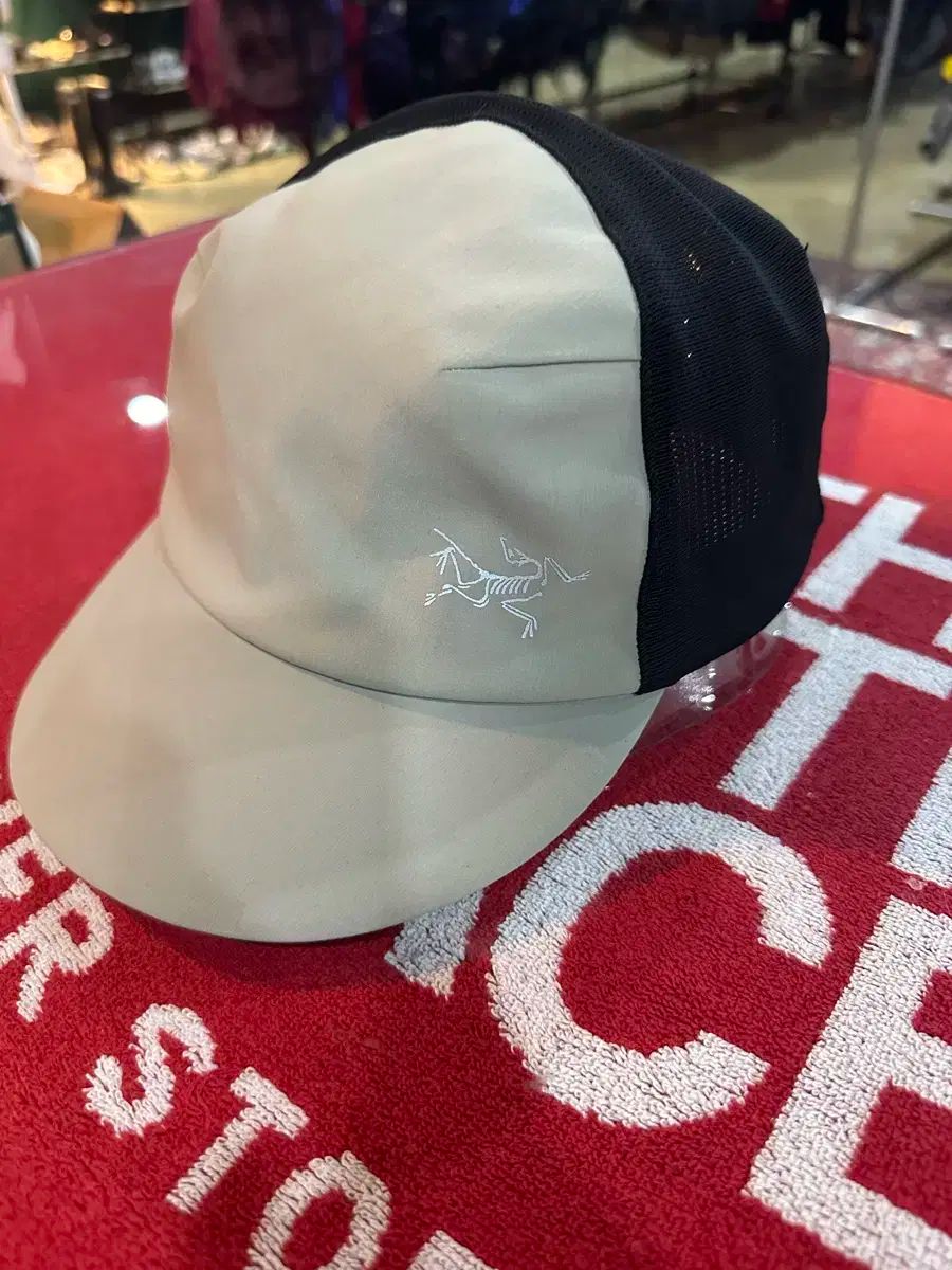 Arc teryx アークテリクス メッシュキャップ ベージュ ブラック 帽子 S