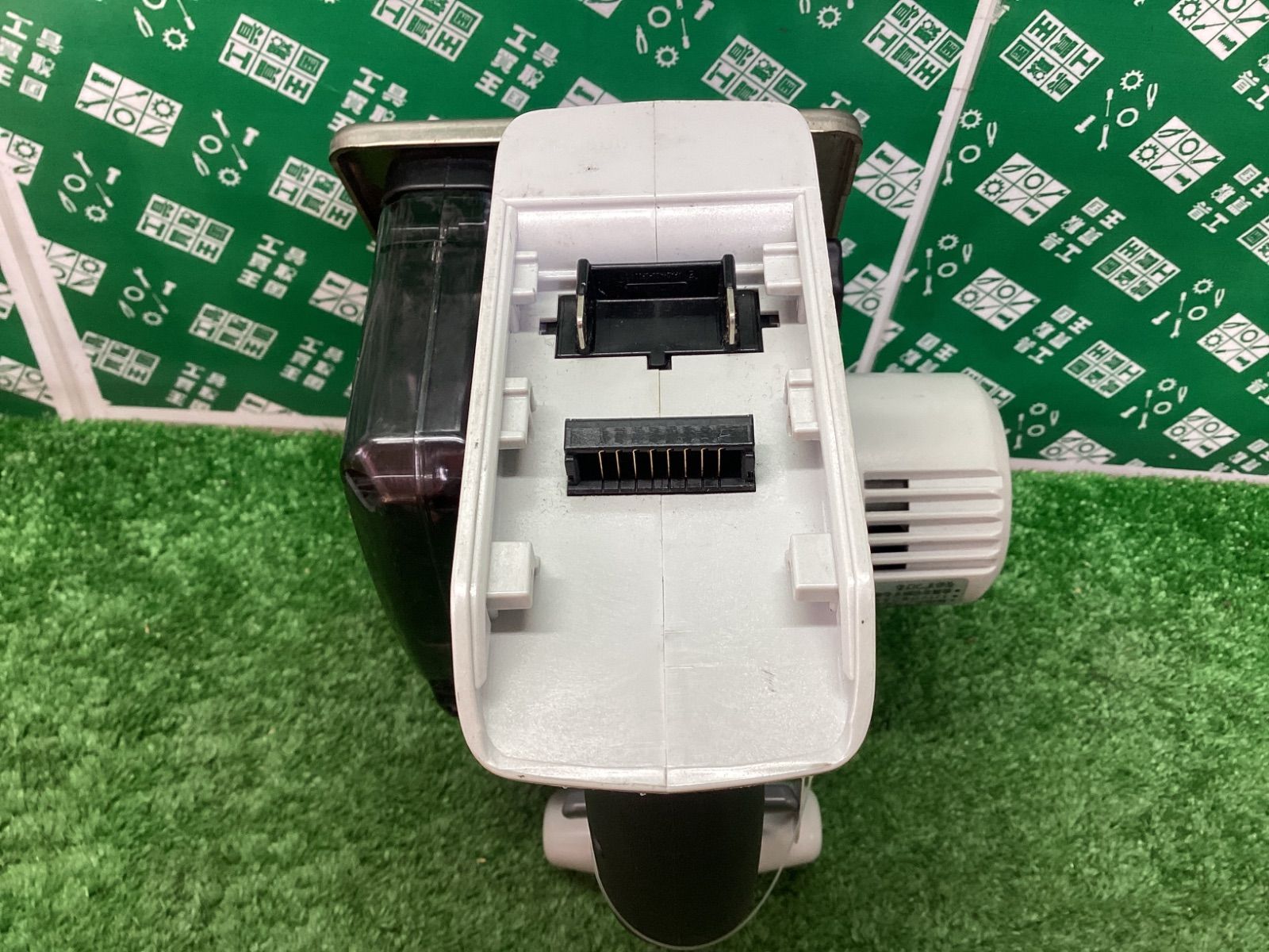 価格比較でお得にお買物。 パナソニック Panasonic 充電パワーカッター135黒金工刃 本体 EZ4542XM-B IT06RMEKMZEZ 激安