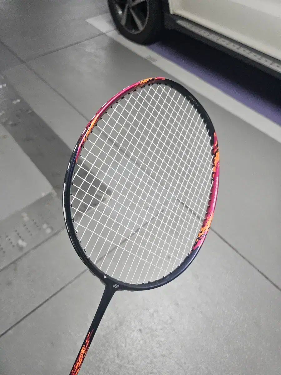 Nanoflare 700 レッド⁄ブラック バドミントンラケット YONEX NANOFLARE