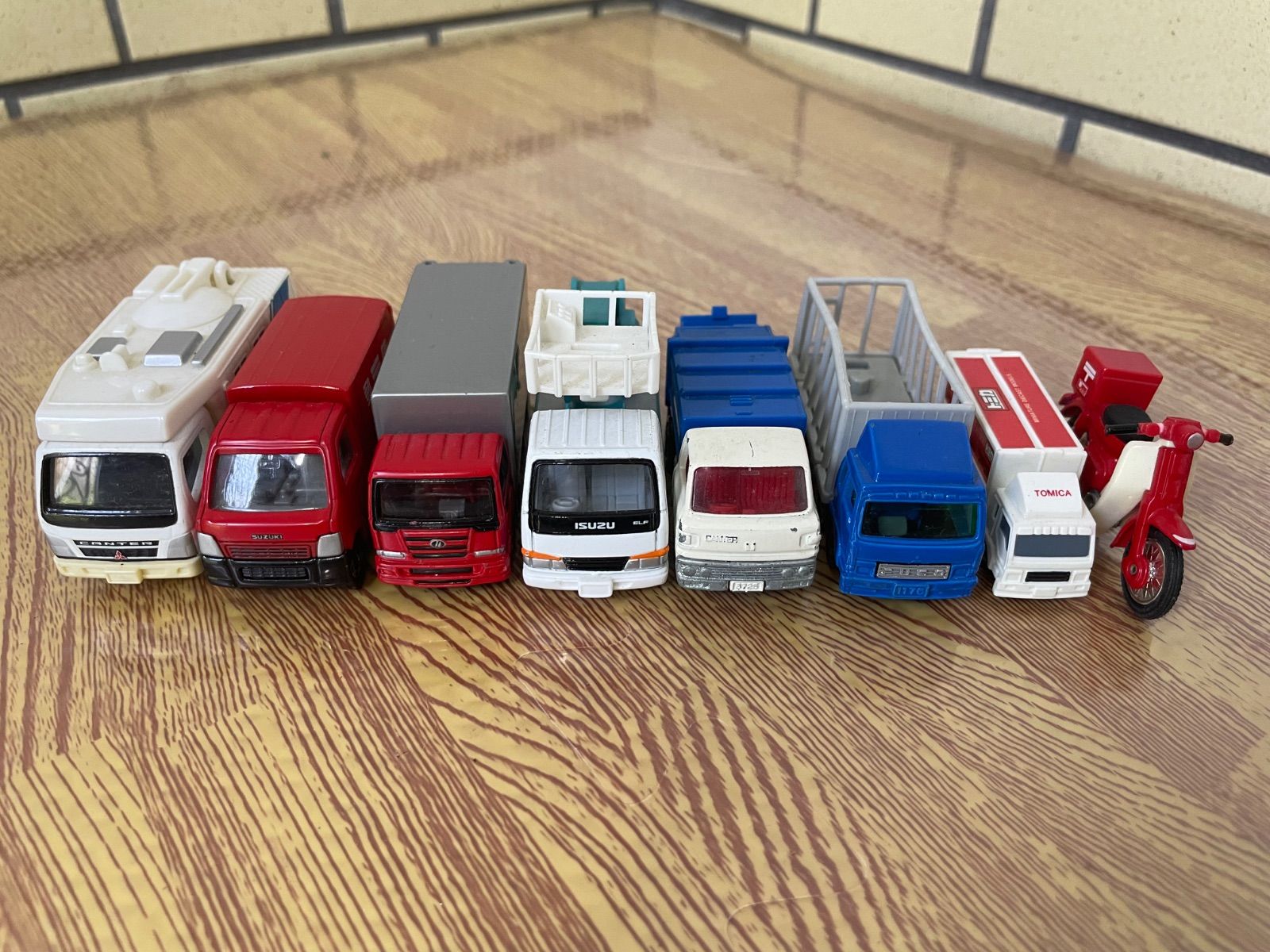 h4004 TOMICA はたらく車 トラック バス まとめ 大量 h4004 TOMICA はたらく車 トラック バス まとめ 大量 の通販 by