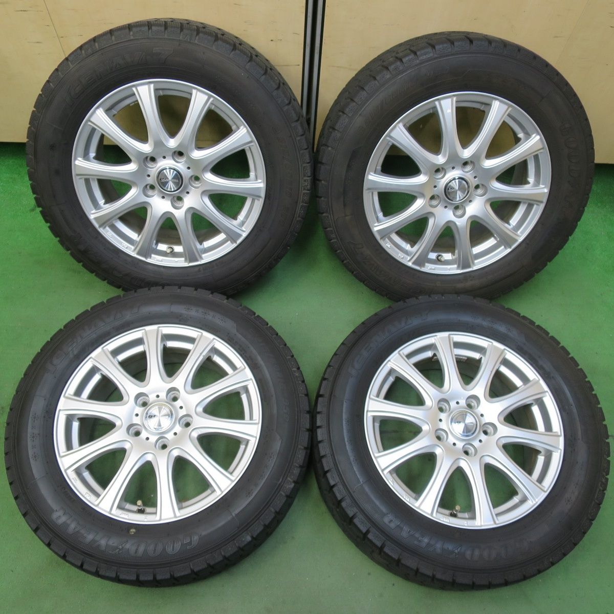 バリ溝 22年 9.5分 スタッドレス 215 60R16 グッドイヤー アイスナビ7 LAUFBAHNⅡ ラウフバーン2 16インチ PCD114.3 5H 5100602イス