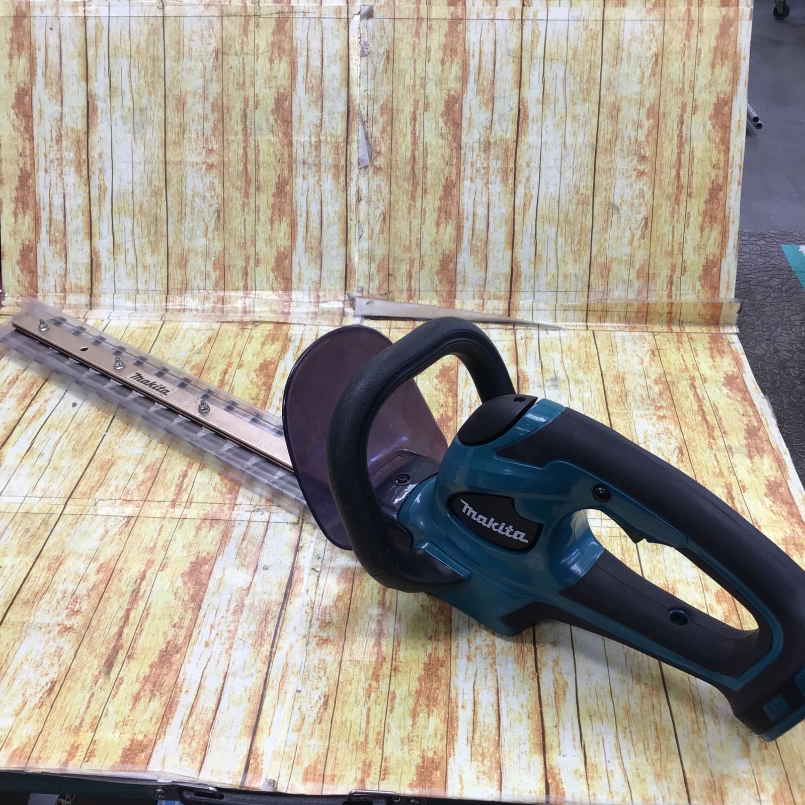 〇マキタ(makita) 充電式生垣バリカン 400mm 18V バッテリ・充電器別売 