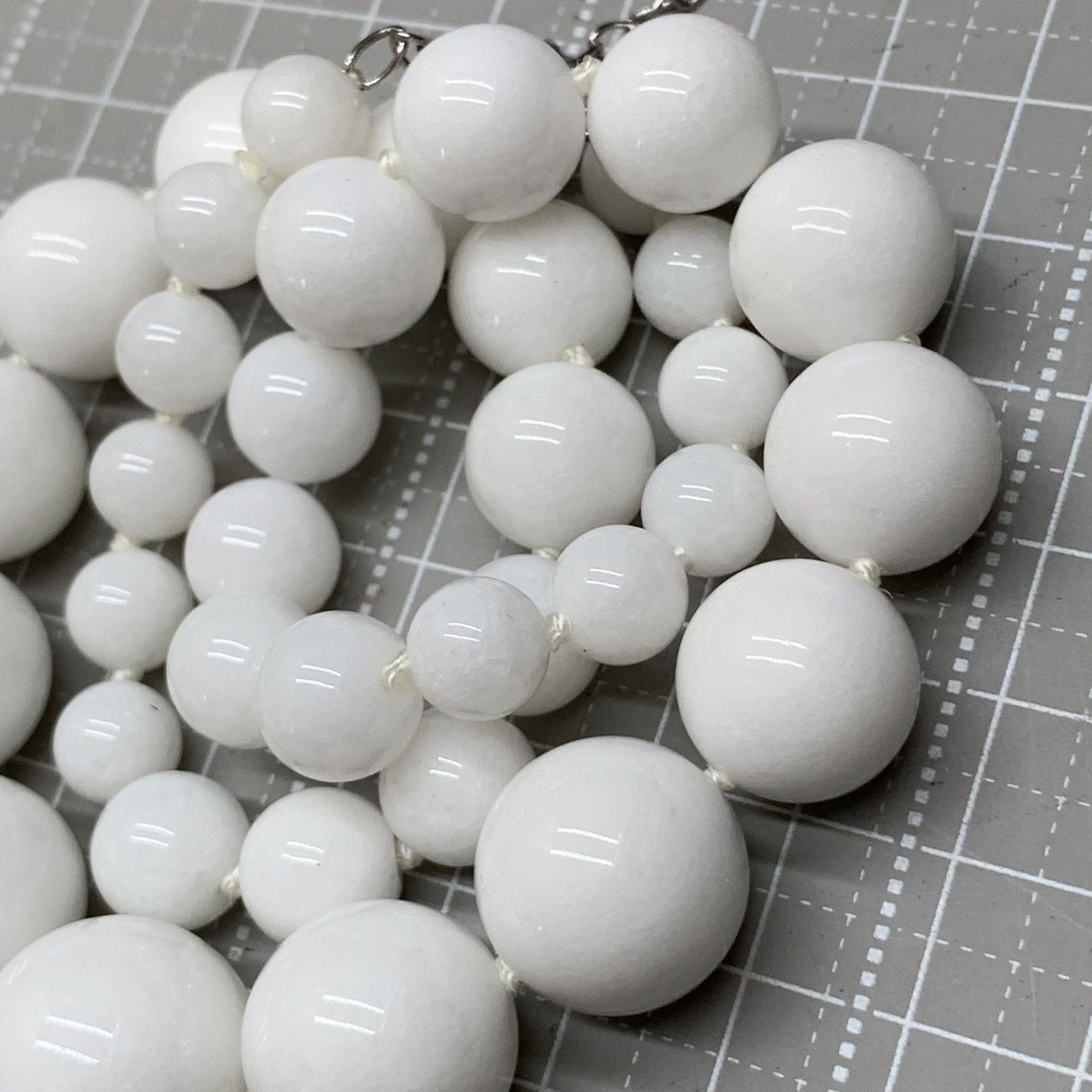 未使用保管品 SweetDaphne ホワイトジェイド　SV925留め具　白翡翠　ボリュームネックレス　コスチュームジュエリー　パワーストーン　レディースアクセサリー P487 未使用保管品 SweetDaphne ホワイトジェイド SV925留め具 白翡翠