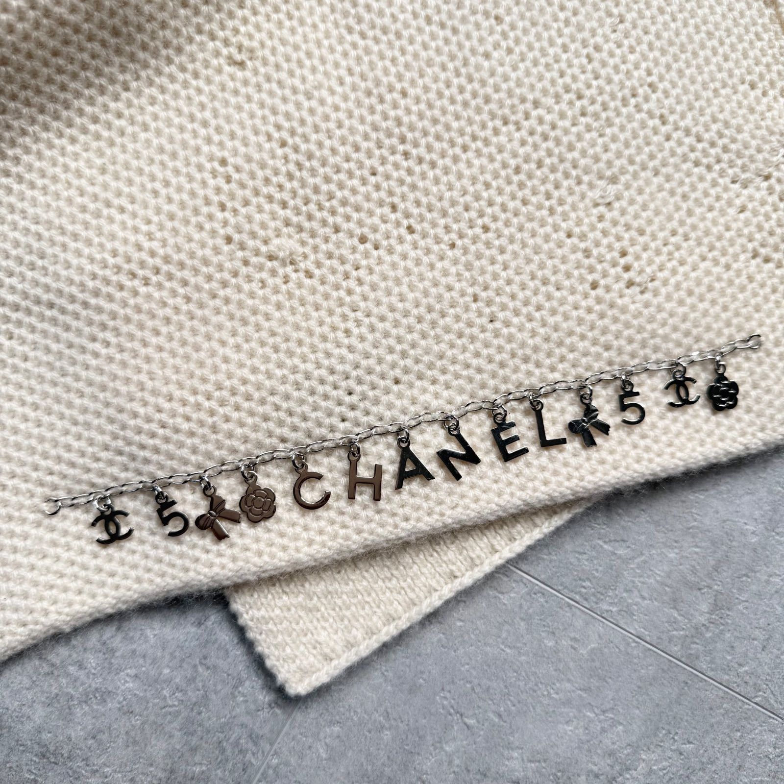 レア！シャネル⭐︎ビックココマーク　カシミヤマフラー　アイボリー 2024年 秋冬 新作 CHANEL シャネル マフラー ココマーク