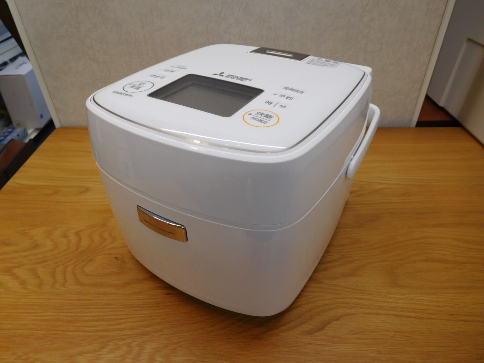 三菱 IHジャー炊飯器 炭炊釜 NJ-SEB06-W 3合炊き 2020年製【M0609