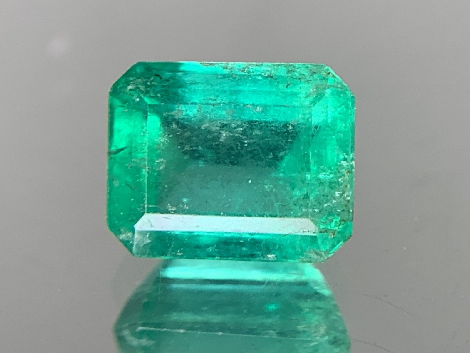 縦6.70㎜×横5.33㎜×高さ4.02㎜ ルース