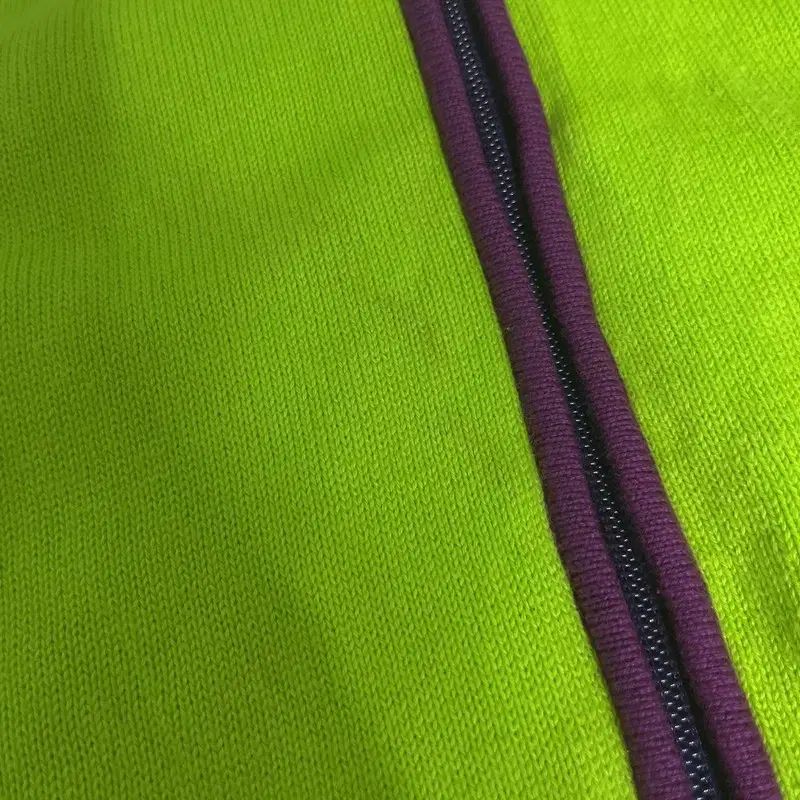 ライムグリーン