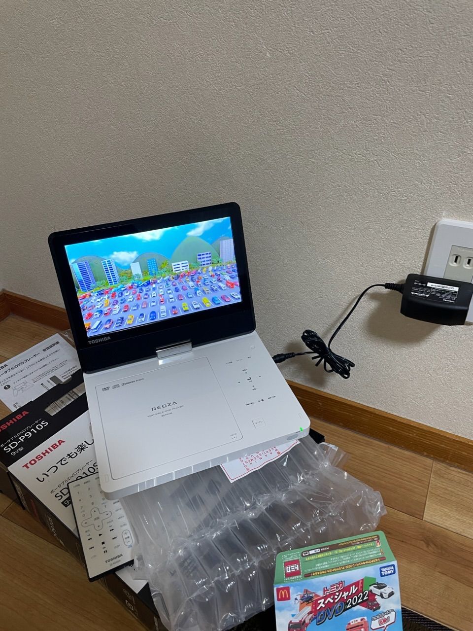 返金保証付 TOSHIBA 9V型 ポータブルDVDプレーヤー REGZA SD-P910S 