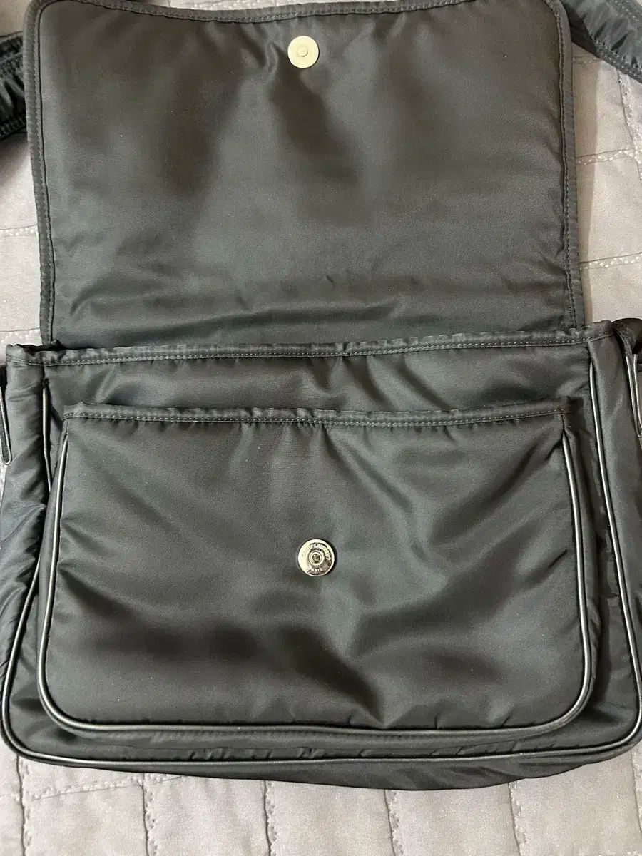 Saint Laurent サンローラン ナイロン ニキ メッセンジャーバッグ large₍ラージ