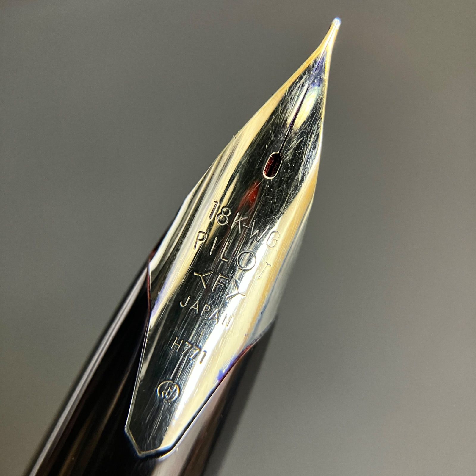 ホワイトゴールド】PILOT パイロット 万年筆 ペン先 18K WG F細字タイプ 外側：スターリングシルバー ブラック +シルバー （SNA） -  メルカリ