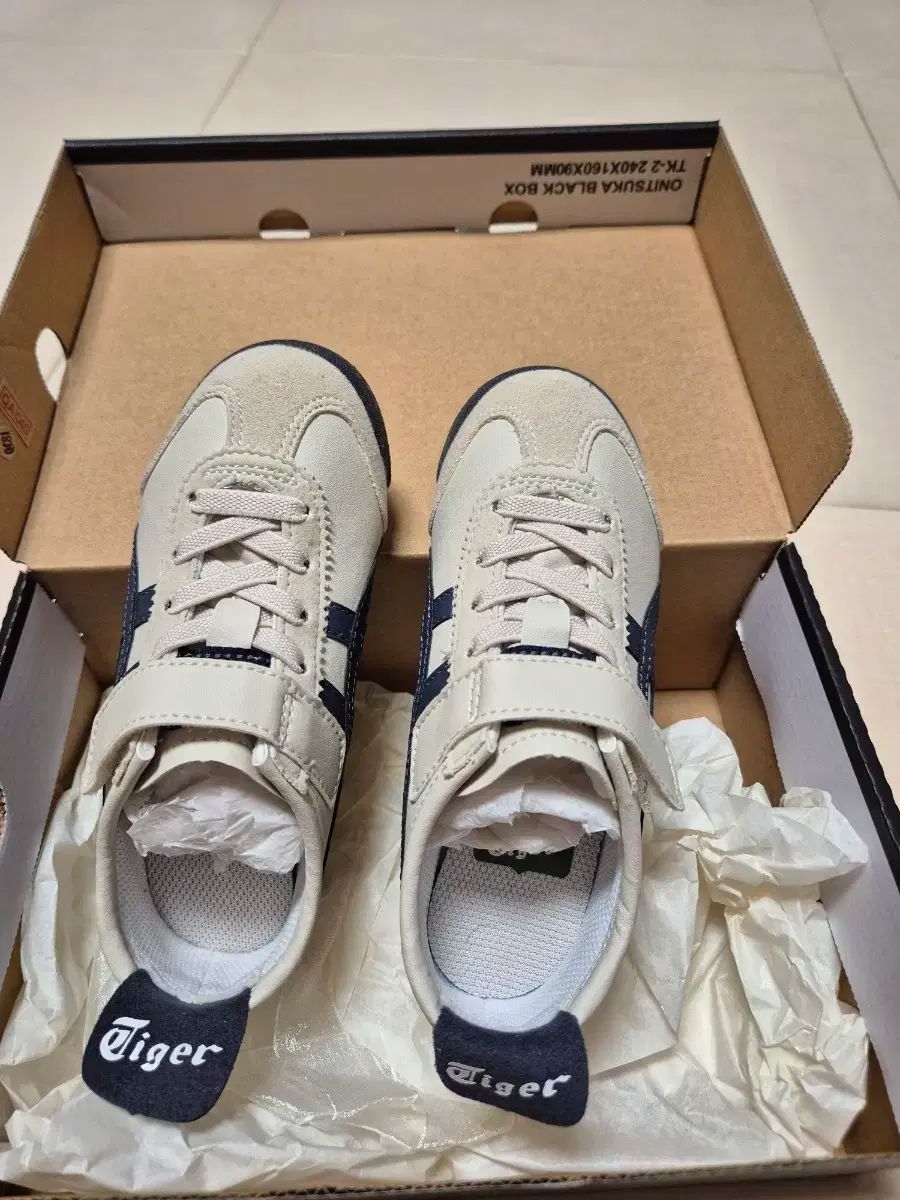 オニツカタイガー