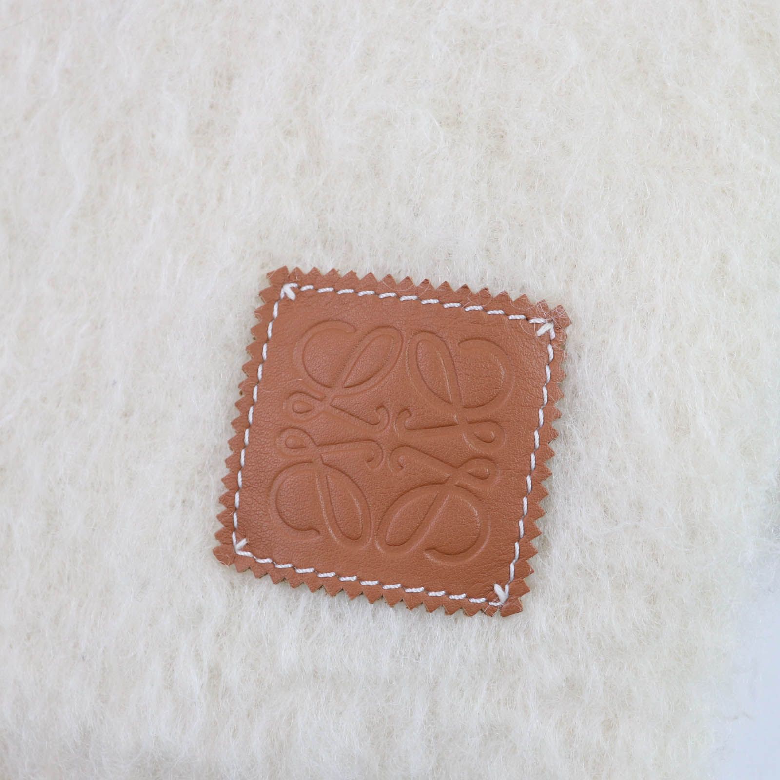 美品☆LOEWE ロエベ モヘア ウール アナグラムレザーパッチ