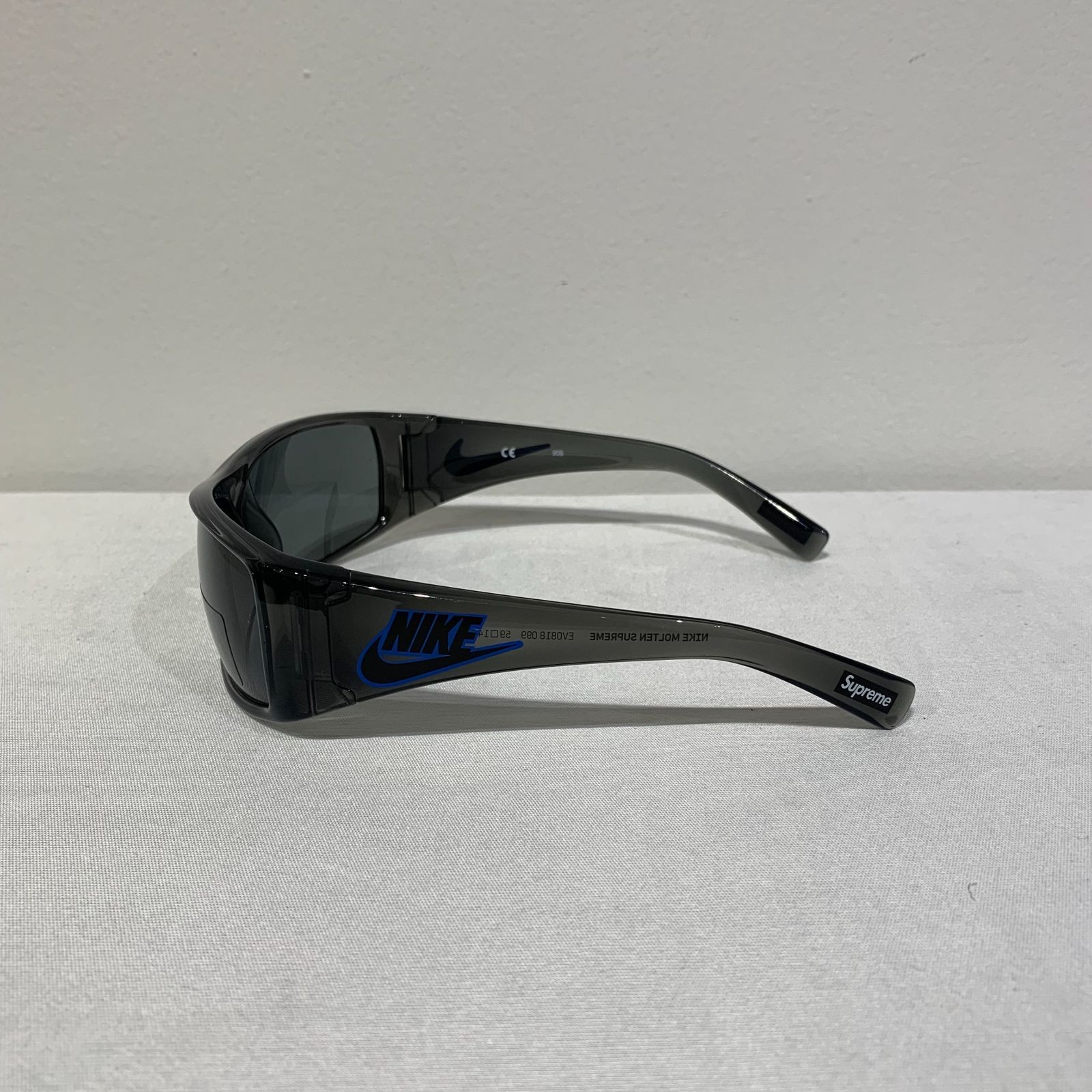 シュプリーム×ナイキ Sunglasses Molten サイドロゴサングラス-2