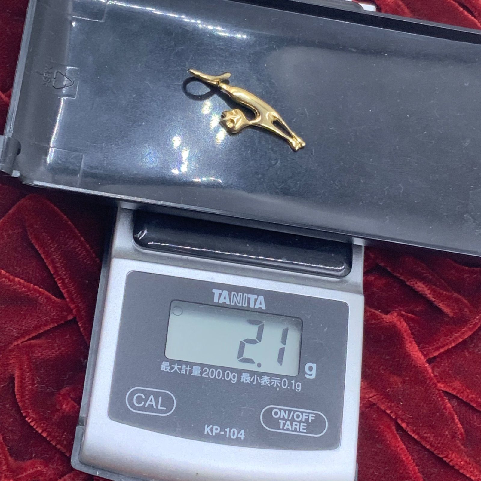 K18 ネコ ペンダントトップ 2.1g - メルカリ