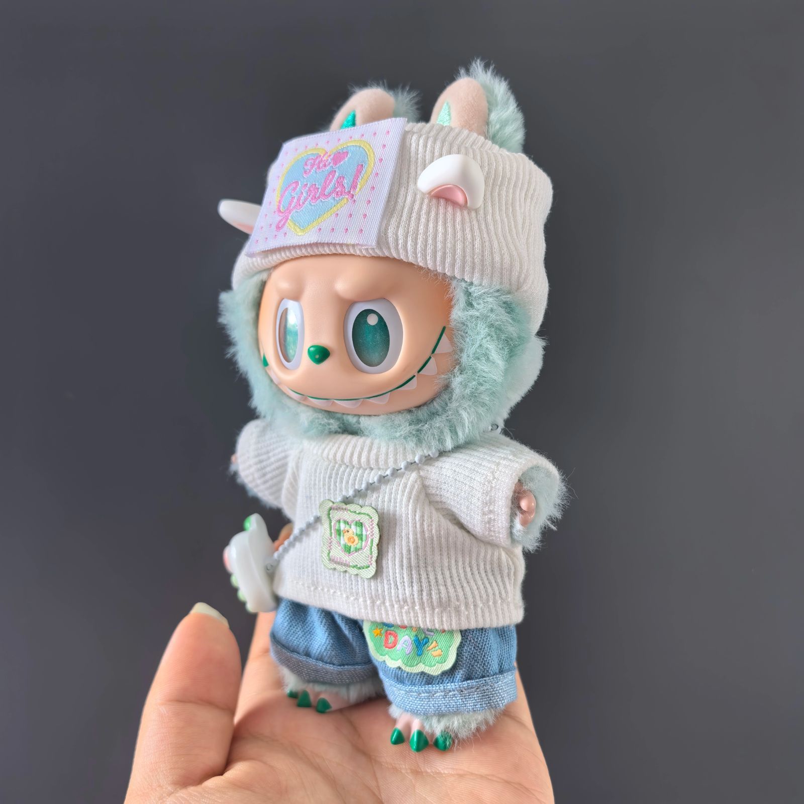 ぬいぐるみ服 labubu ラブブ 夏の日 希望 平和 カジュアル