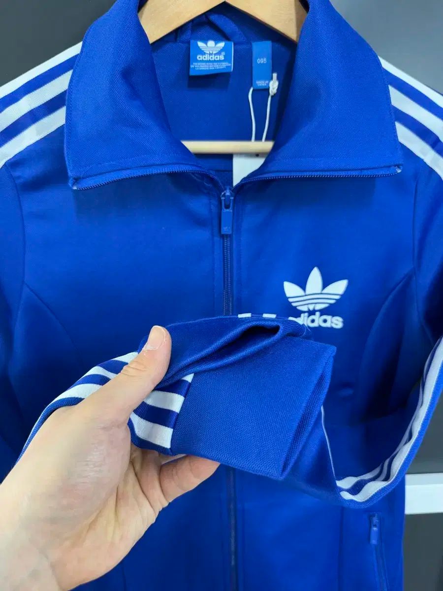 M adidas