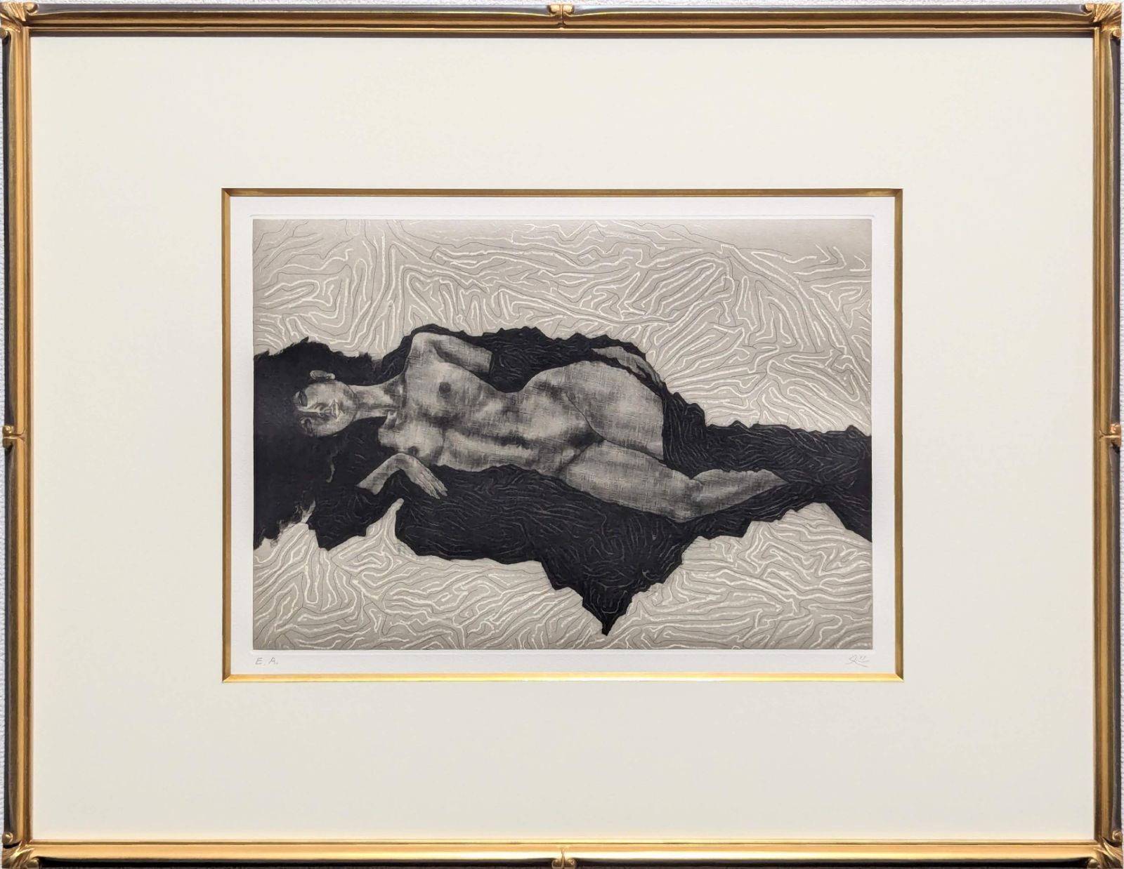 黒いガウンの裸婦 85