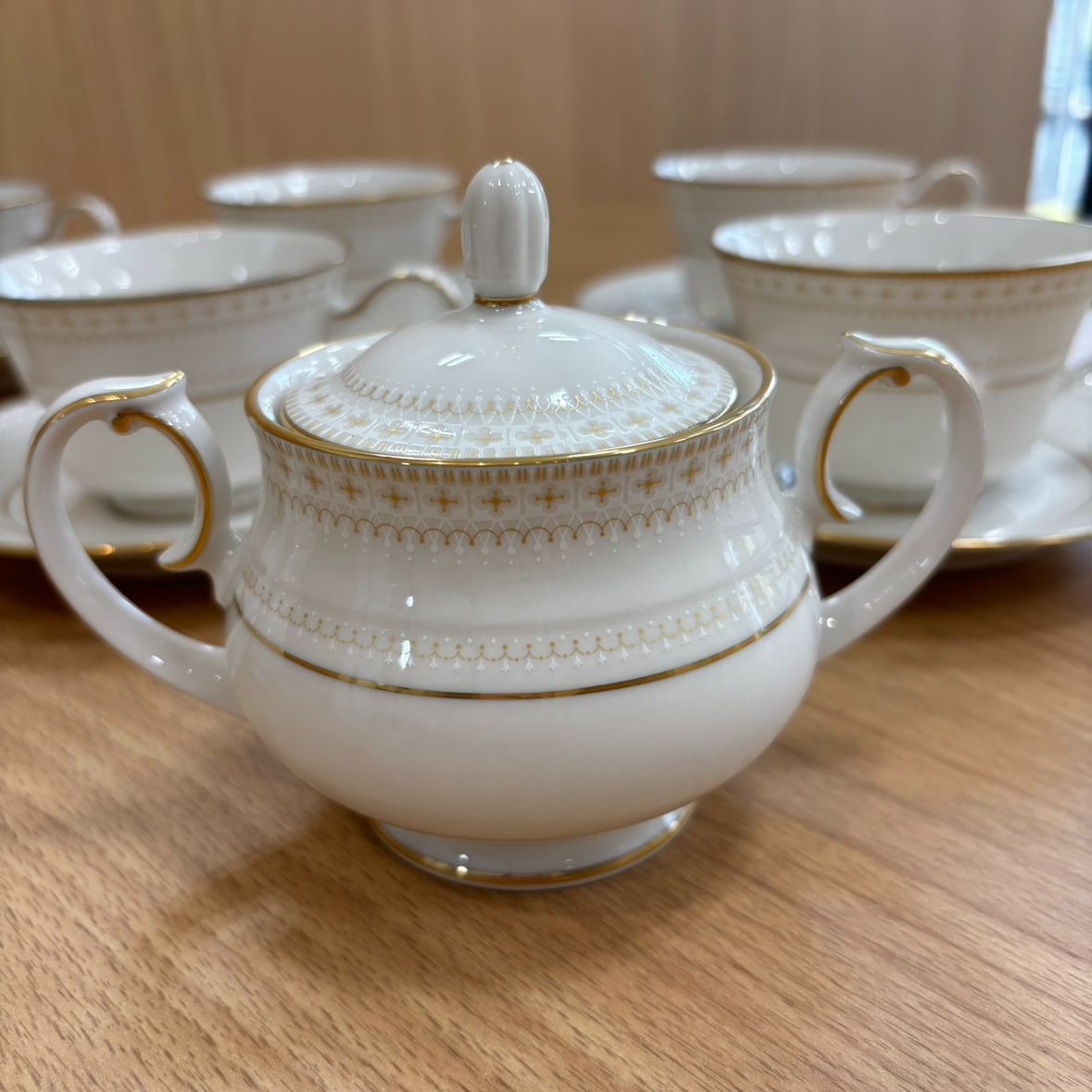 未使用品】ノリタケ アイボリーチャイナ 金彩レース柄 カップ 