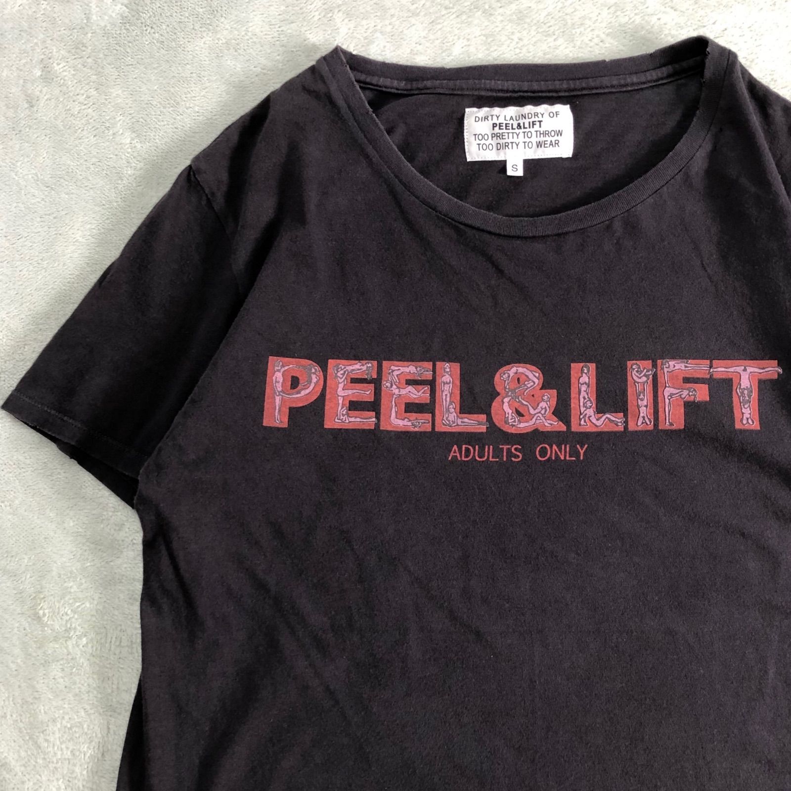 PEEL & LIFT プリントTシャツ エロT セクシｰガール ピンナップガール ストリッパー ヌード 春画 ロゴ ユーズド加工 ヴィンテージ加工 ダメージ加工 ウォッシュ加工 半袖カットソー ショートスリーブ ブラック 黒 ピールアンドリフト