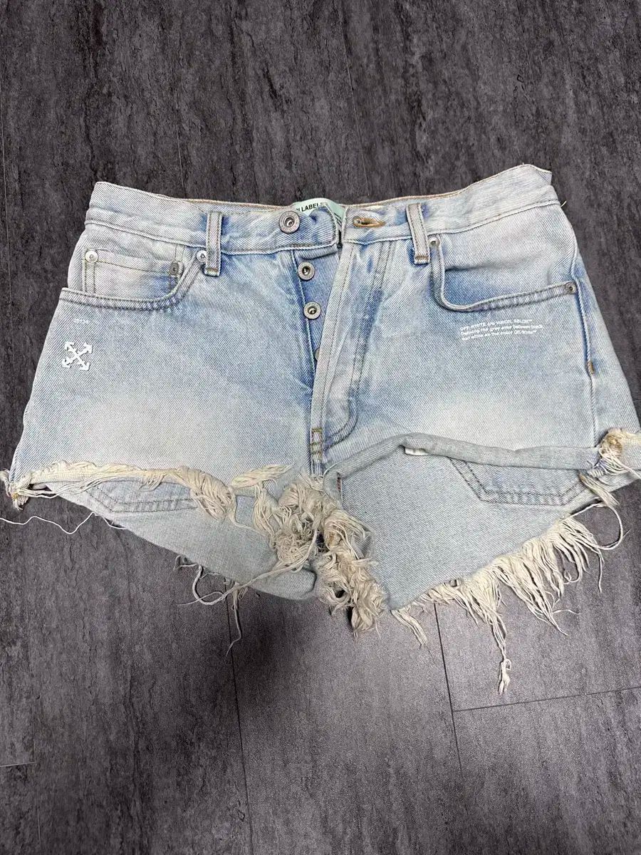 デニム カットオフ