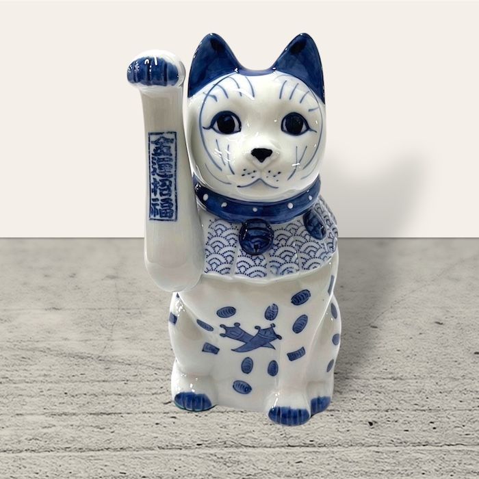 美品】猫 招き猫 染付 花紋 置物 インテリア 工芸品 美術品 A3051-