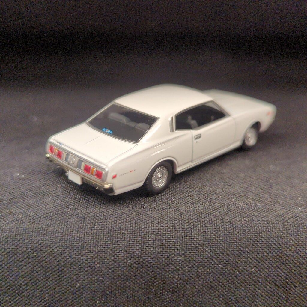 TOMICA LIMITED VINTAGE NEO ニッサン セドリック トミカリミテッドヴィンテージ ニッサン セドリック100品番達成