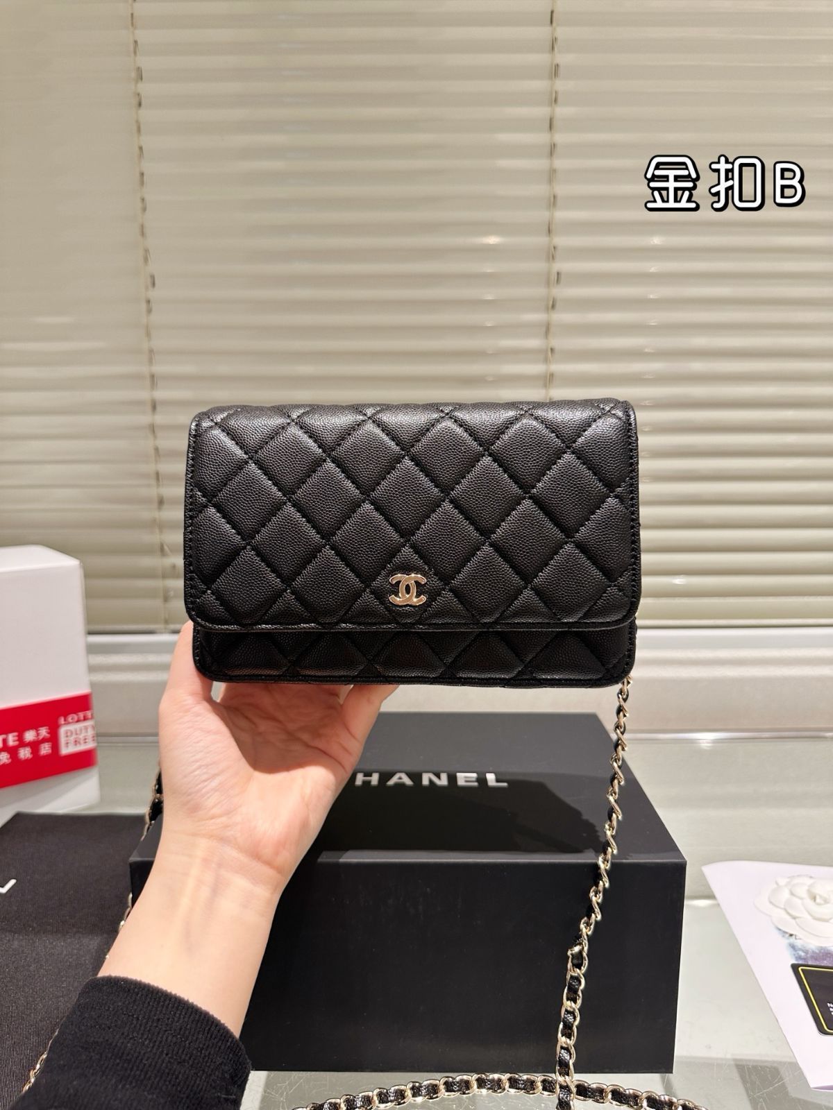 【ハード感がカッコいい】CHANEL 19チェーンウォレット チェーンウォレット - ベルベット、ブラック — ファッション