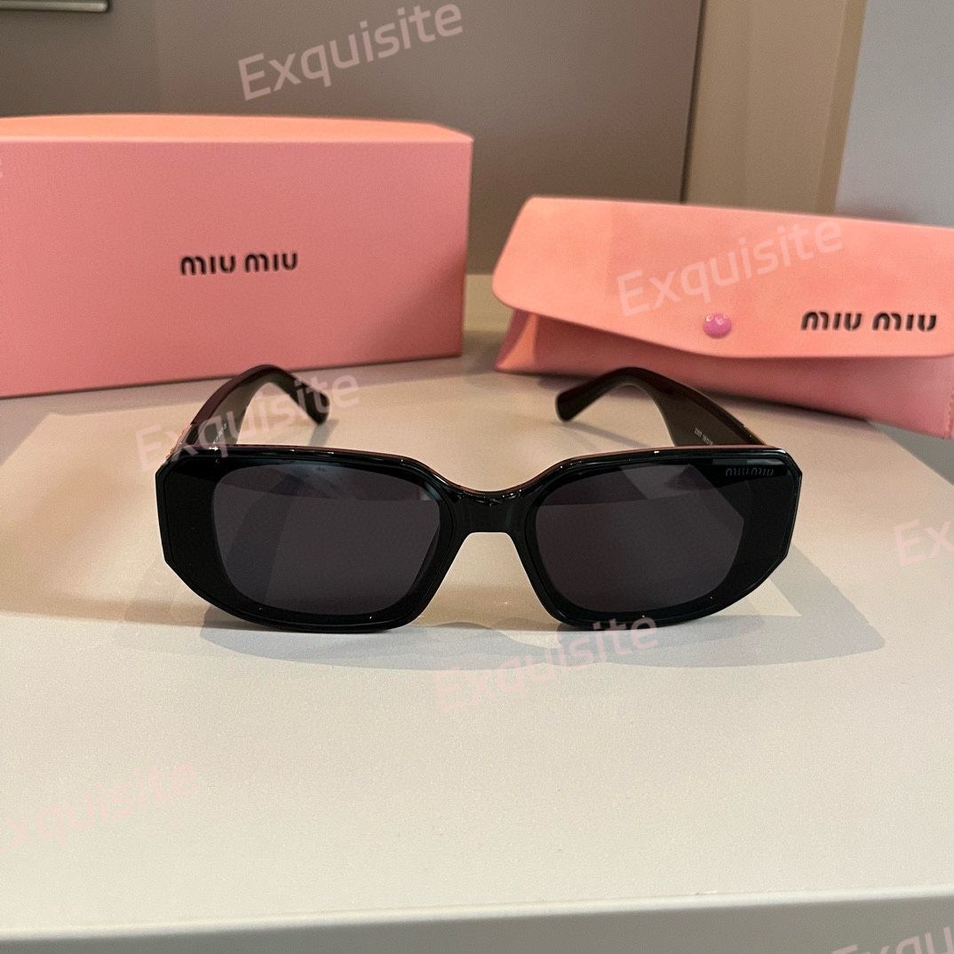 【美品】MIU MIU 定番ビッグフレームサングラス ✿E#