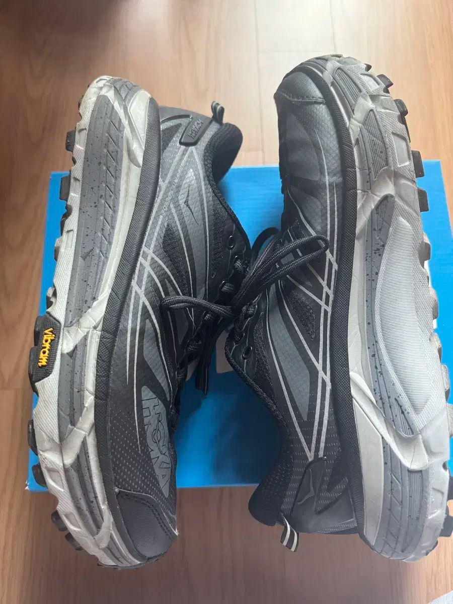 HOKA ONE