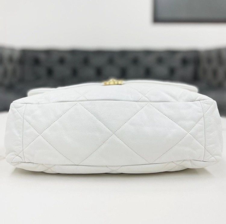 美品☆ シャネル19 マトラッセ ショルダーバッグ 2way 白 28番台