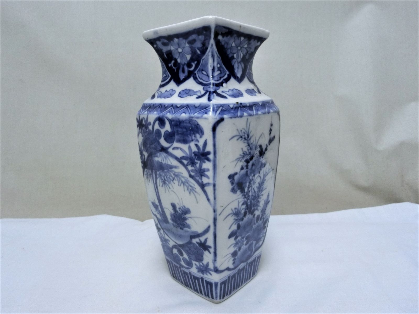 【花器　花瓶　面取り花瓶　染付花鳥文　四角角型　鑑賞陶磁器】◆徳利　皿　伊万里 コレクション！【花器 花瓶 面取り花瓶 染付花鳥文 四角角型 鑑賞