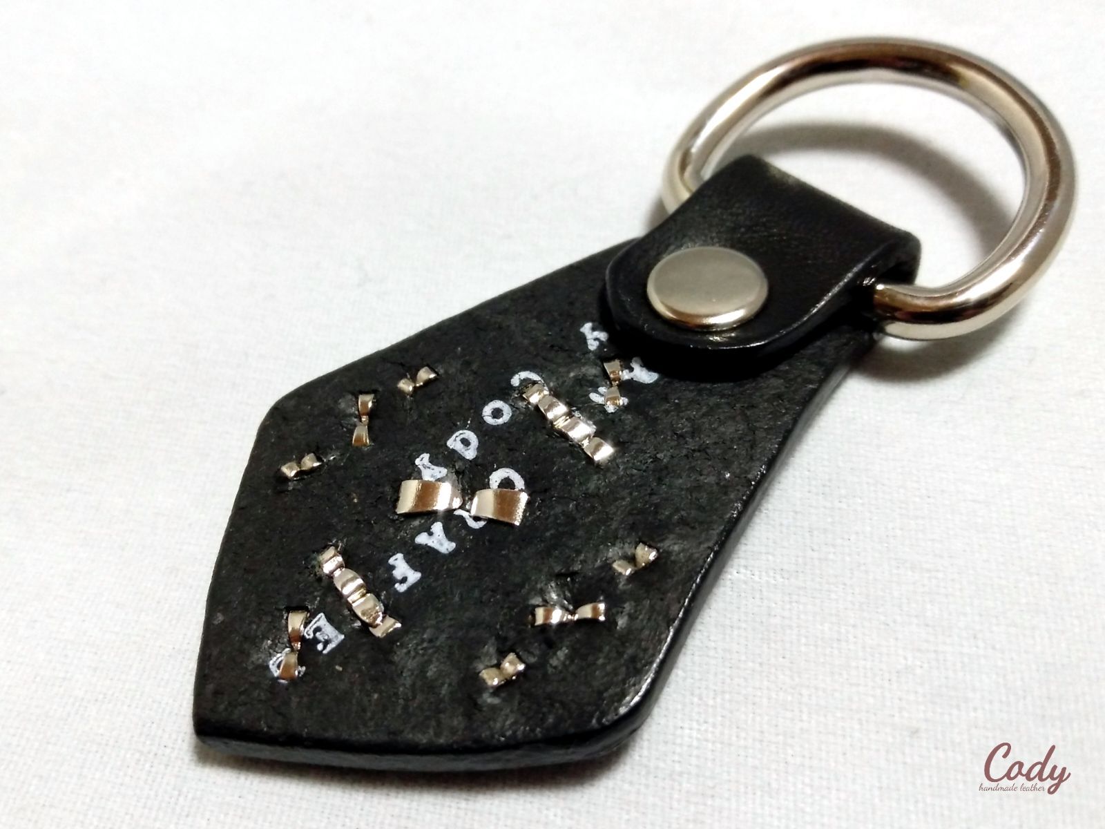 スタッズキーホルダー レザー 本革 アクセサリー ロカビリー ハンドメイド 鍵