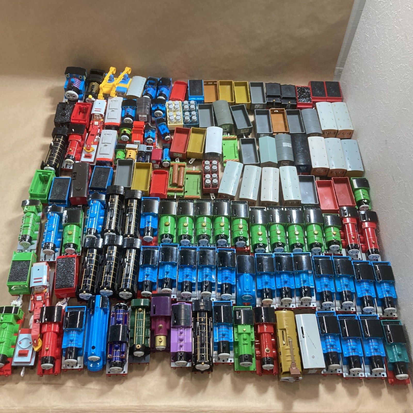 プラレール きかんしゃトーマス 列車 貨車 大量 104点 まとめ商品 含む マイティーマック 流線型ゴードン エミリー レディー ロージー など 9.0kg