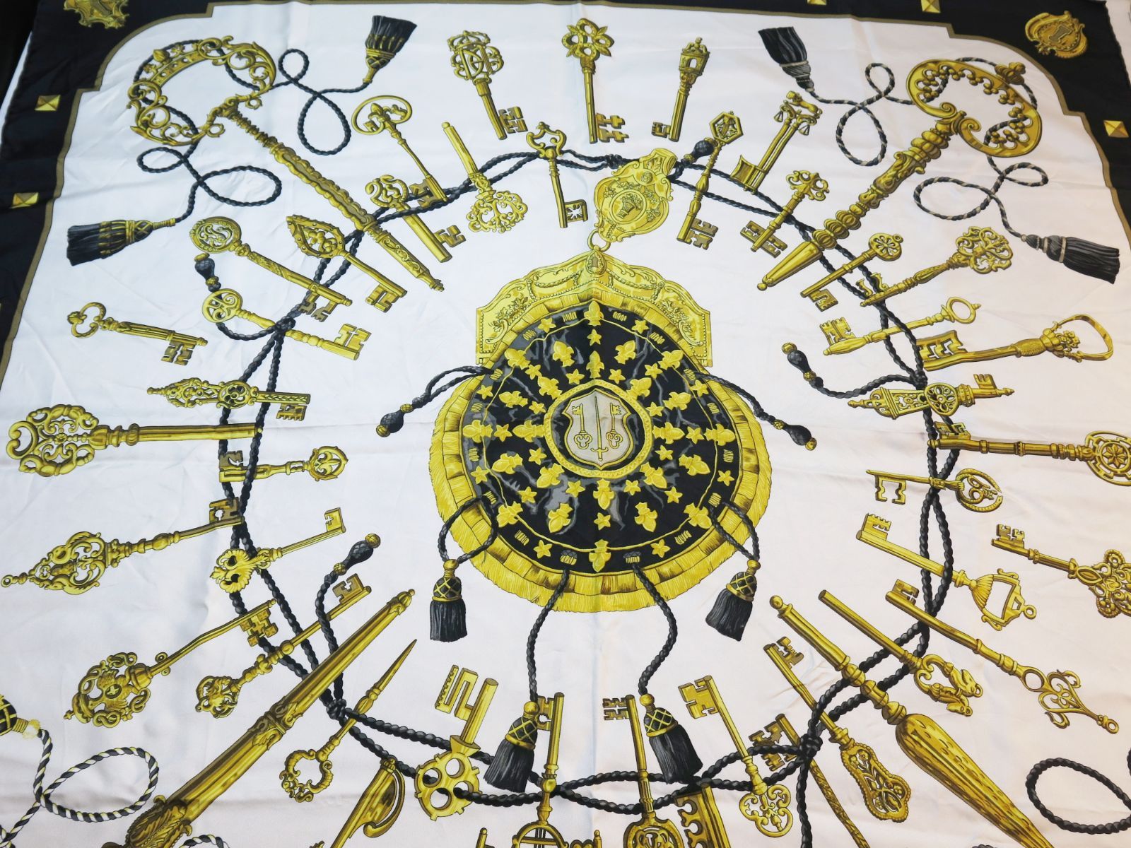 MER722 HERMES（エルメス）カレ90 Les cles エルメス人気の柄 鍵柄