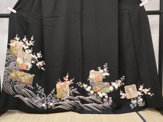 B06週末限定価格！☆未使用保管品☆ 吉祥花文 金彩 豪華 黒留袖6点セット AAAO1158cg レディースファッション 平和屋着物□豪華黒留袖