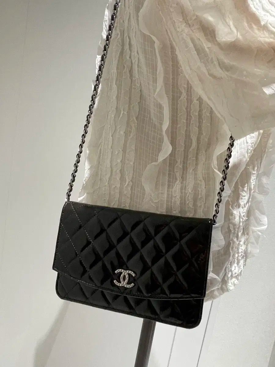 Chanel シャネル パテントレザー woc