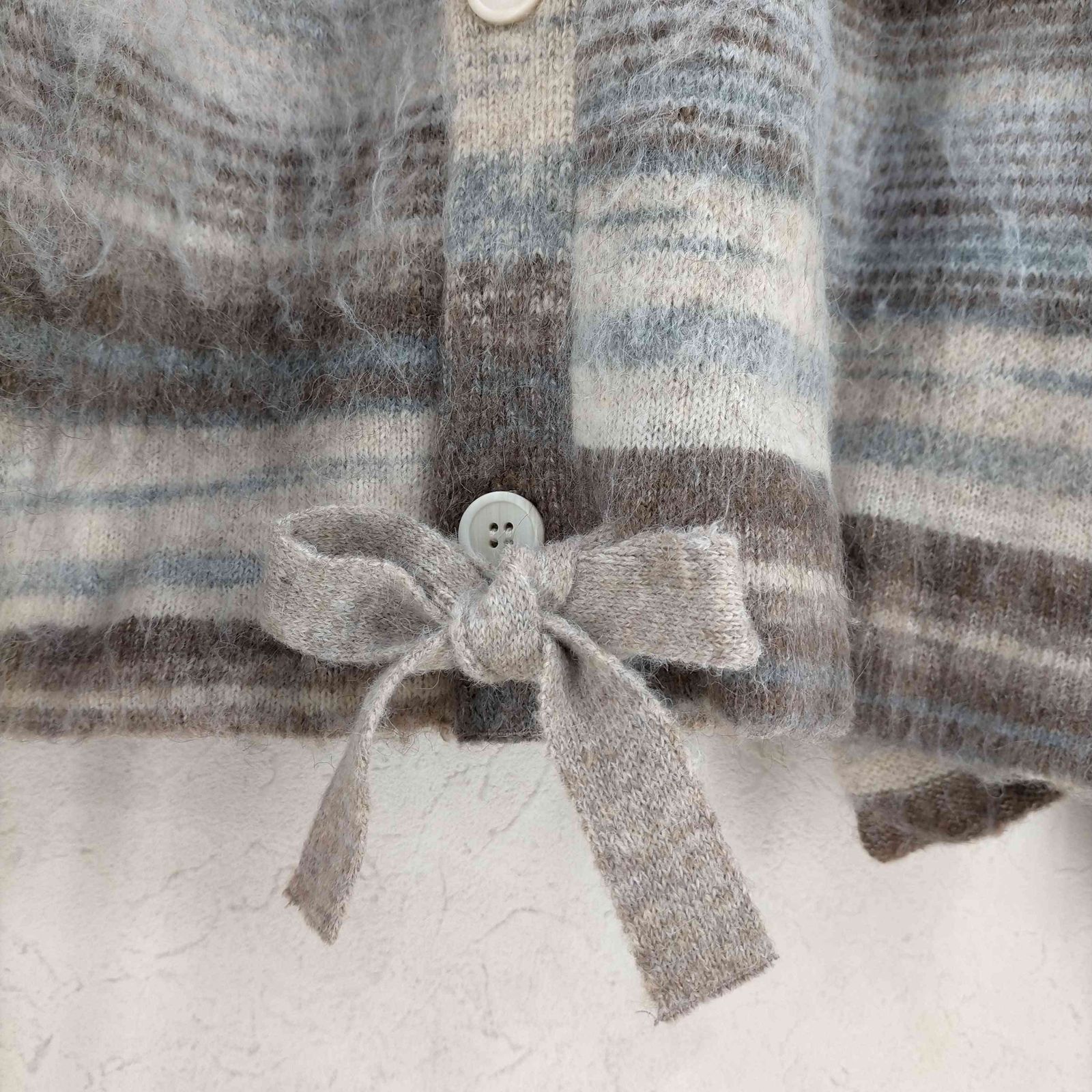 ZARA メンズ ブラッシュ フィニッシュ ストライプ　　ニット グレー　M ZARA メンズ 新品 ブラッシュフィニッシュ ストライプ セーター - メルカリ