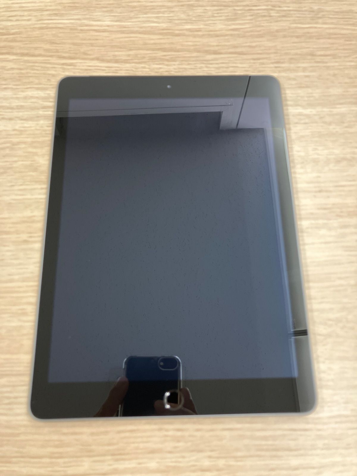 A1823 iPad本体 iPad 5th 32GB アイパッド タブレット 第5世代 シルバーグレー