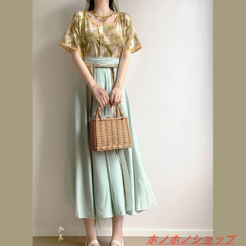 美品未使用「夢羅」シリーズは、伝統的な唐制スタイルを現代風にアレンジした漢服です。優雅な印花デザインと通気性に優れた素材を採用し、夏の日常使いやイベントに最適なアイテムとなっています。