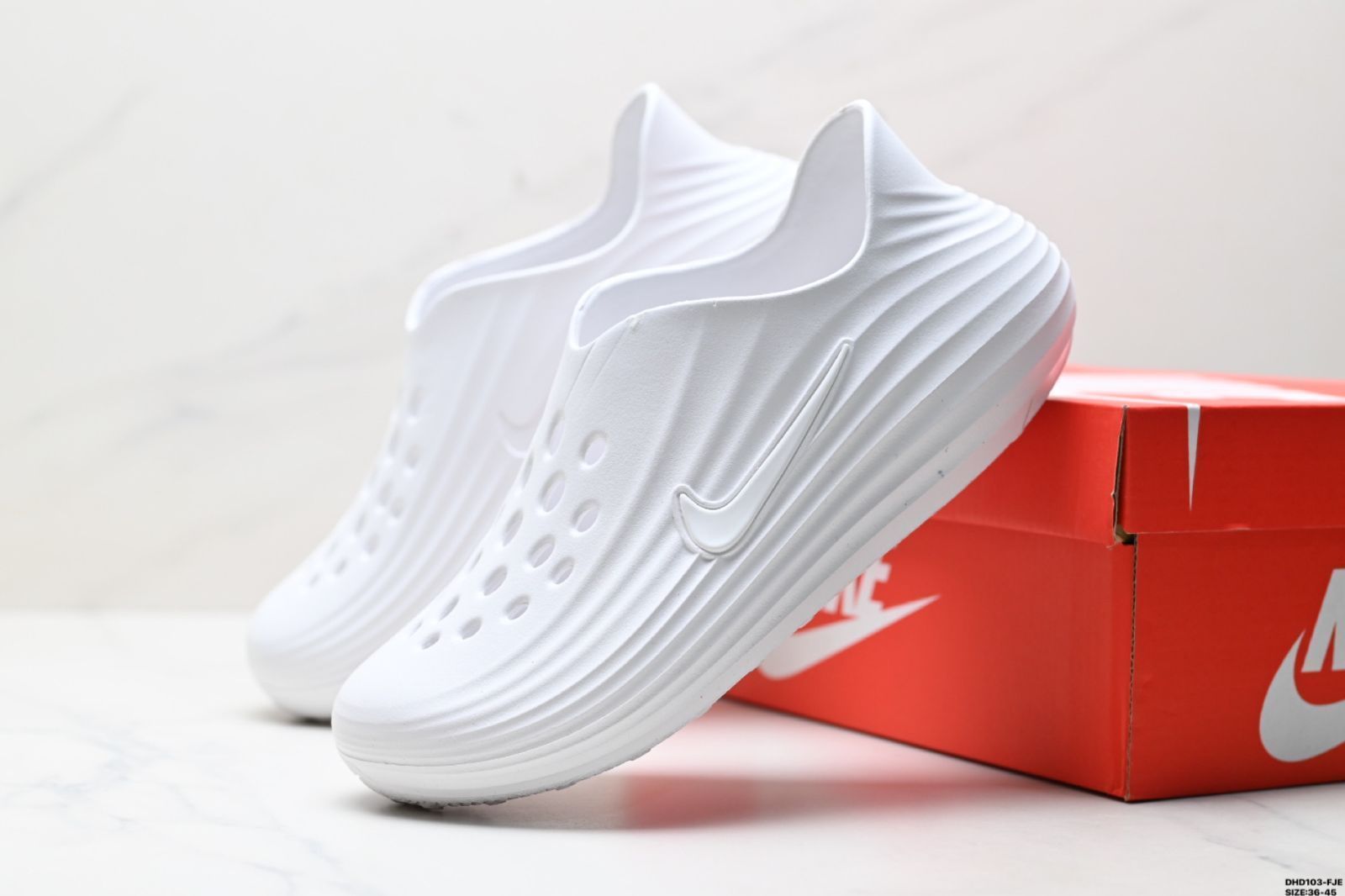 ナイキ Nike ReactX REJUVEN8 シンプルで快適なクロッグシューズ