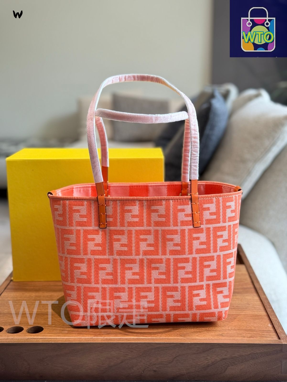 【FENDI】気分でリバーシブルに変えられる♪トートバッグ リバーシブル FENDI(フェンディ) バッグ・カバン(レディース