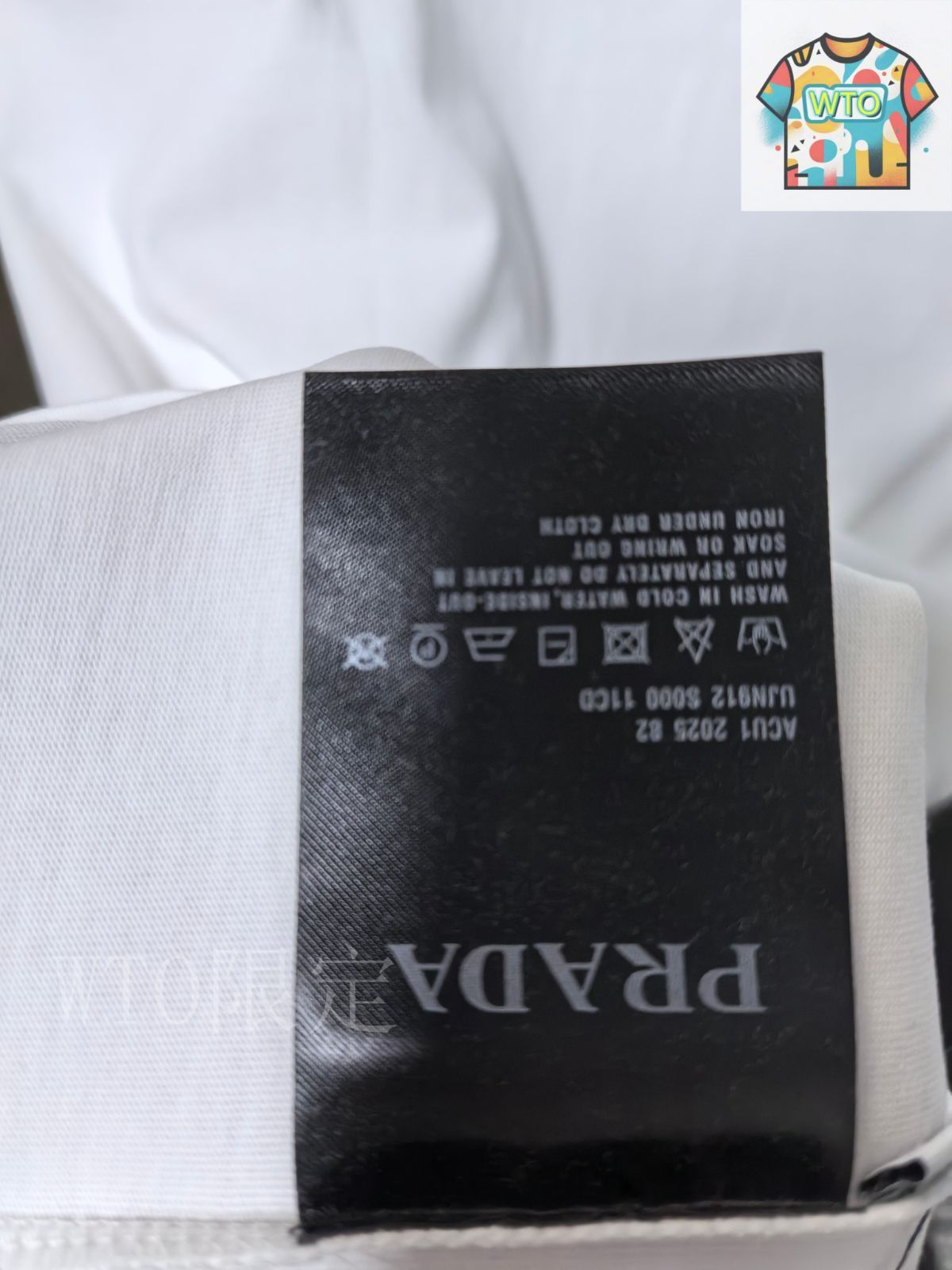 新品タグ付き PRADA ロゴ入り　ショートコート 今日特価】Prada 2025 ロゴ刺繍 カップル T シャツ-2 - メルカリ