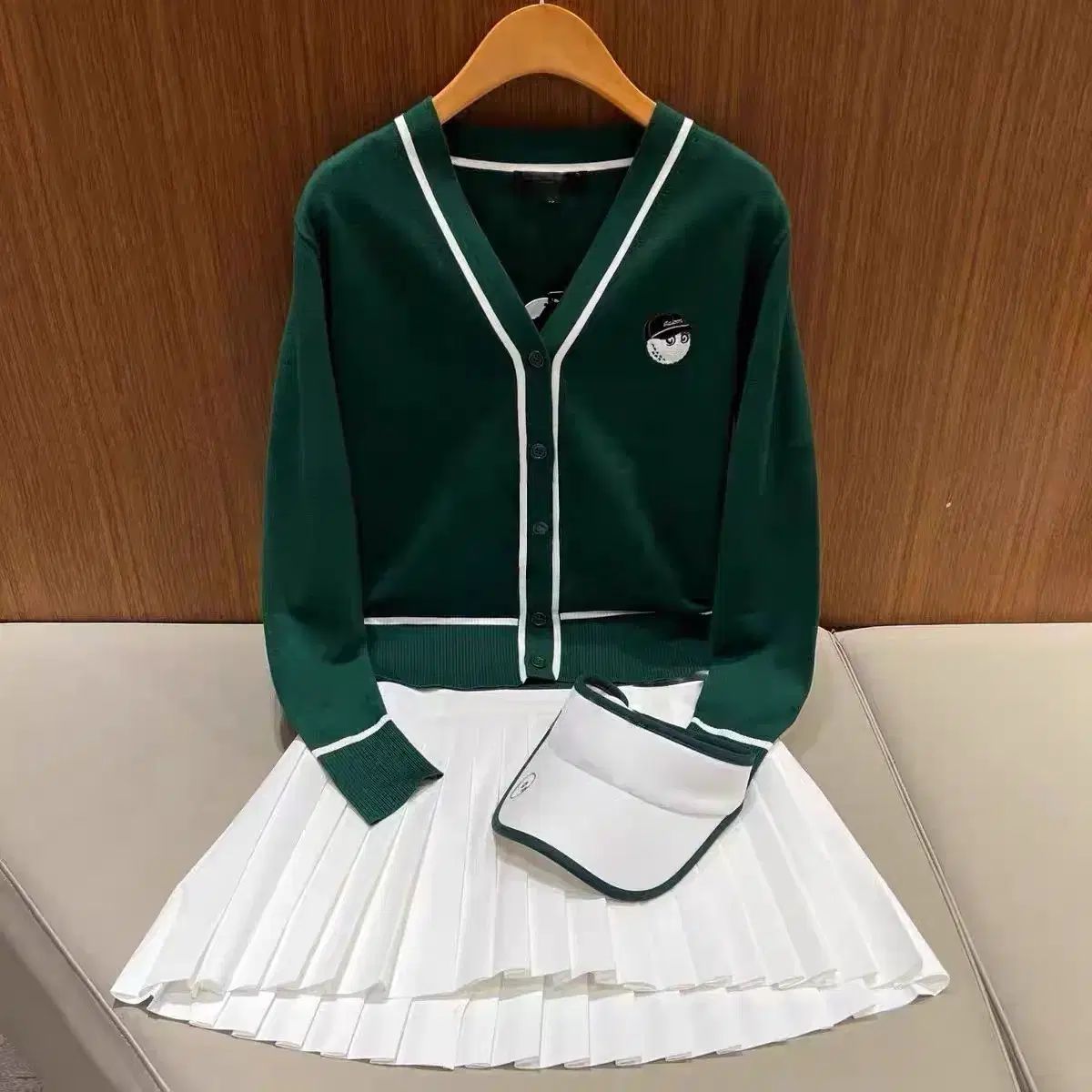 女性用ニットカーディガン