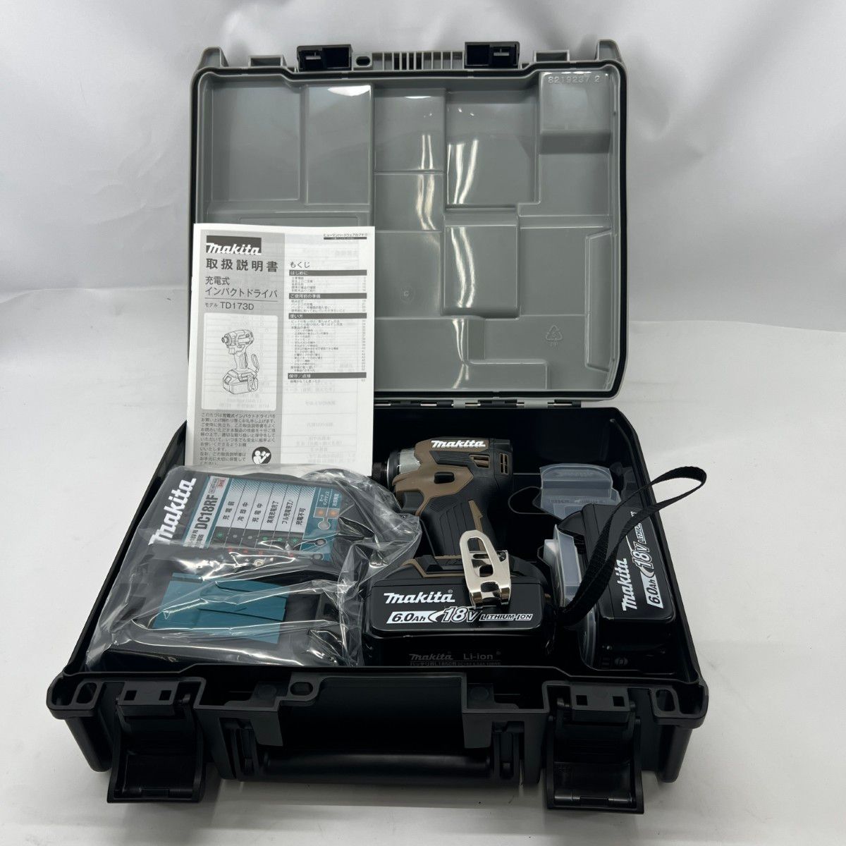 〇〇MAKITA マキタ 充電器 充電池2個 ケース付 コードレス式 18v 6.0Ah TD173DGXAB ブラウン