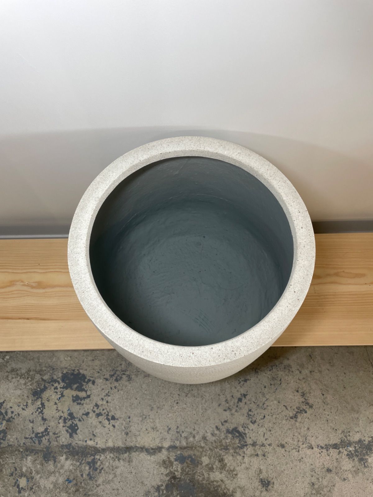 Yamatei KONTON パボ ミドル オフホワイト ラテルストーン アースグレー 外寸42.0 口内寸33.0 重量9kg 鉢カバー STEELWINDOWSANDDOORS_COM