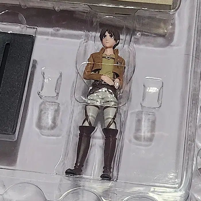 リヴァイ　ミカサ　エレン 進撃の巨人」エレン、リヴァイ、ミカサをイメージした腕時計が