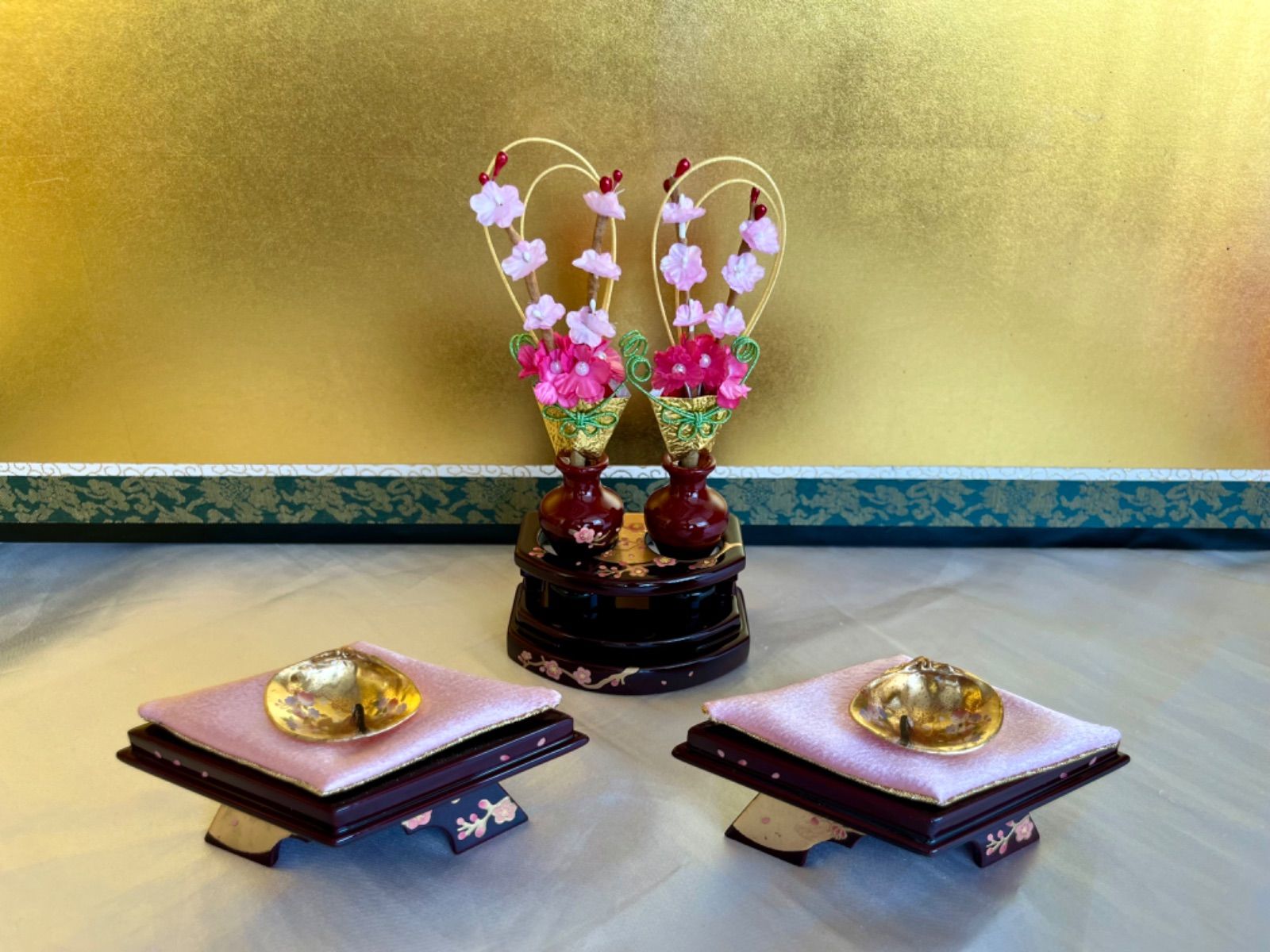 新品☆貝合わせの変わり菱三宝 ☆純木製品 ☆手書きの金彩と繊細な貝殻