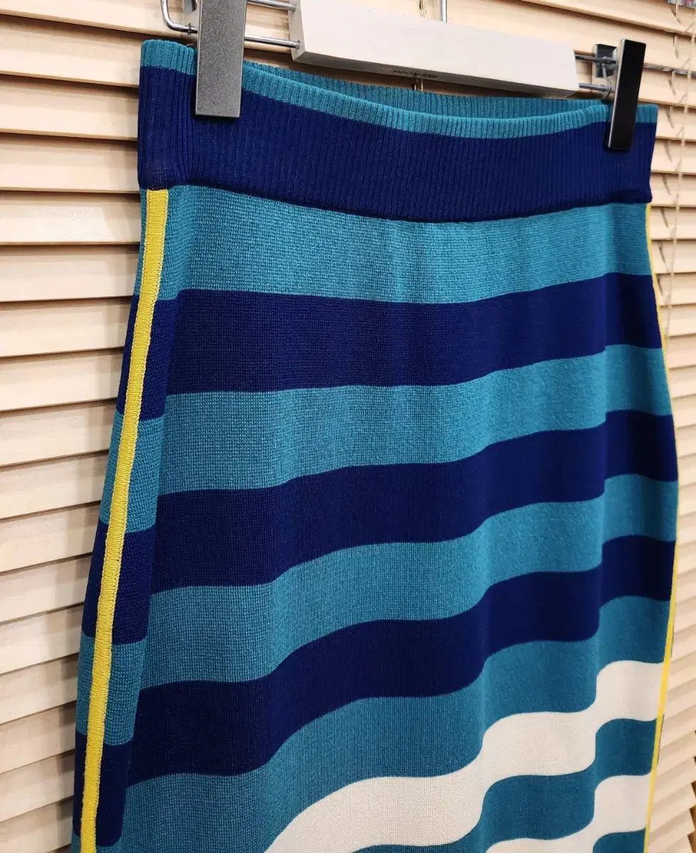 オズセカンド マルチ ボーダー柄 ニットスカート 55