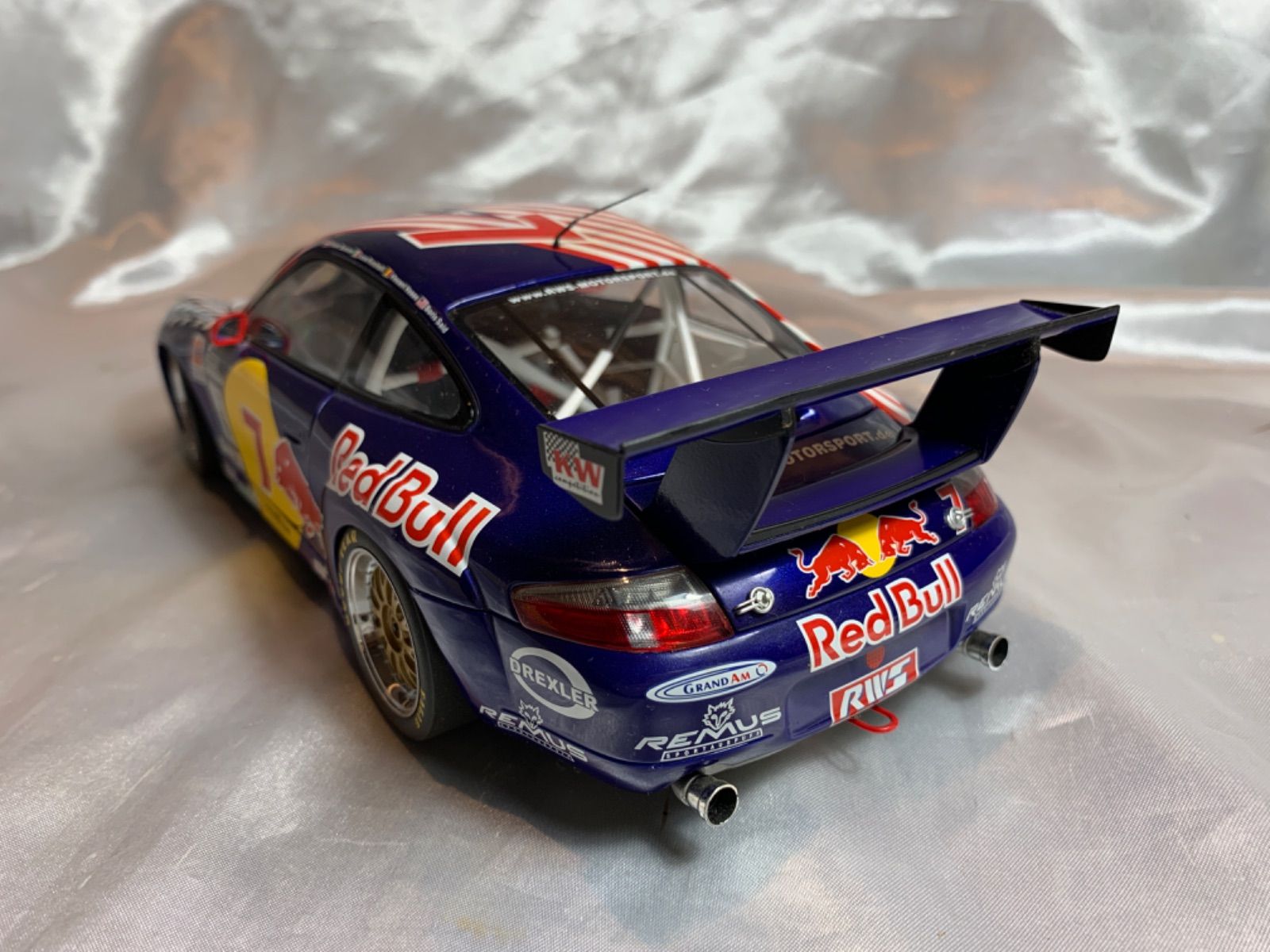 1:18 Porsche 911 GT3R Red Bull Race Car Sunstar | eBay
