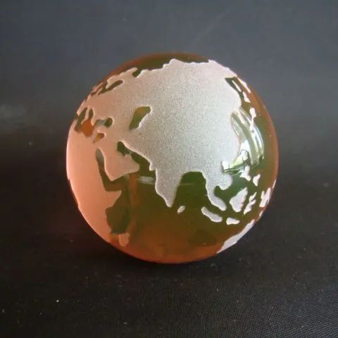 チェコ製のウランガラス地球儀 チェコ製のウランガラス地球儀 美術品・アンティーク・コレクション